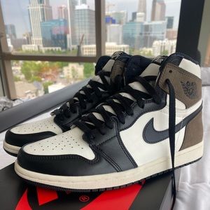 Nike Air JORDAN 1 Dark Mocha size 9
